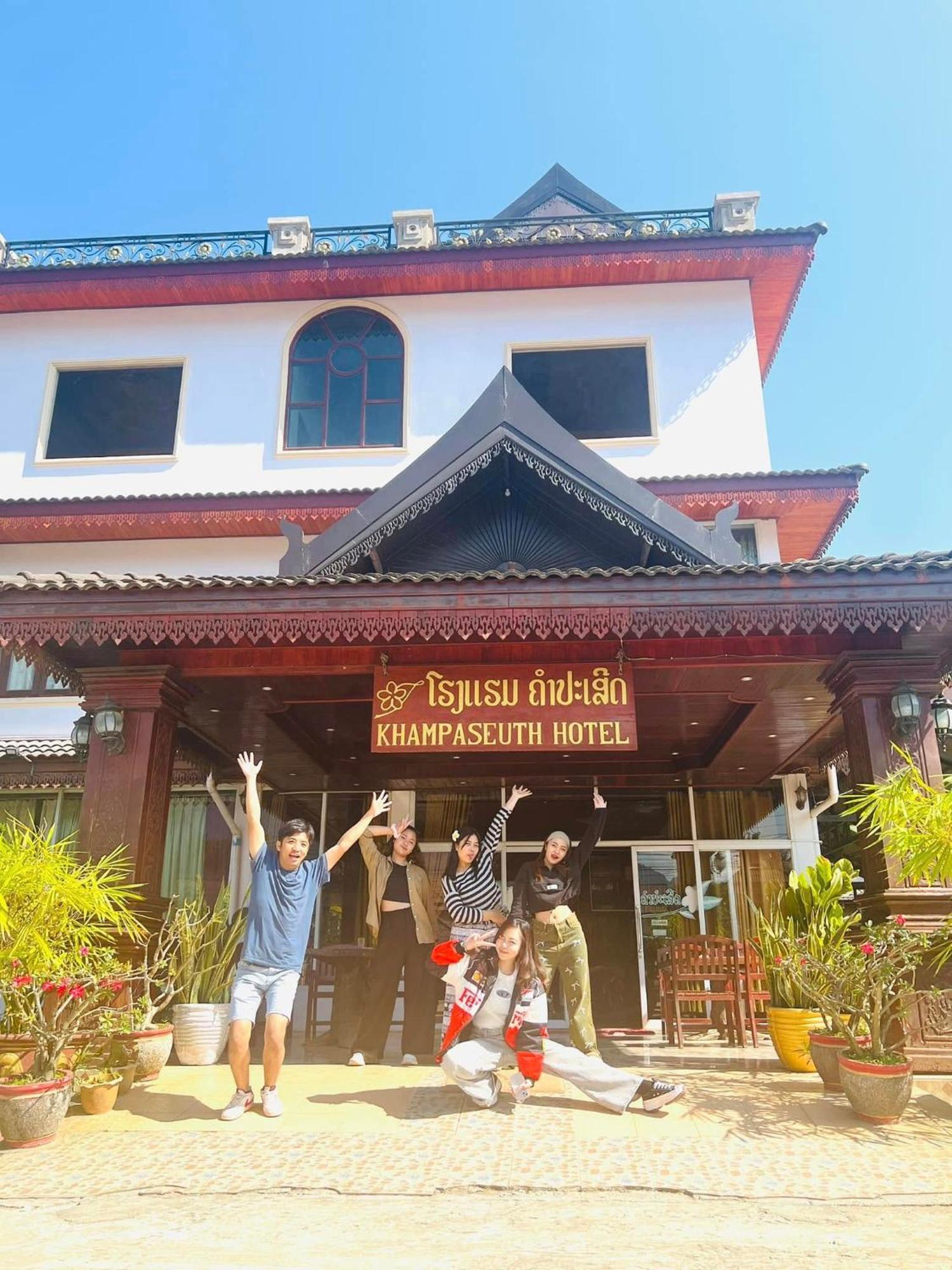 Khampaseuth Hotel Vang Vieng Exterior photo